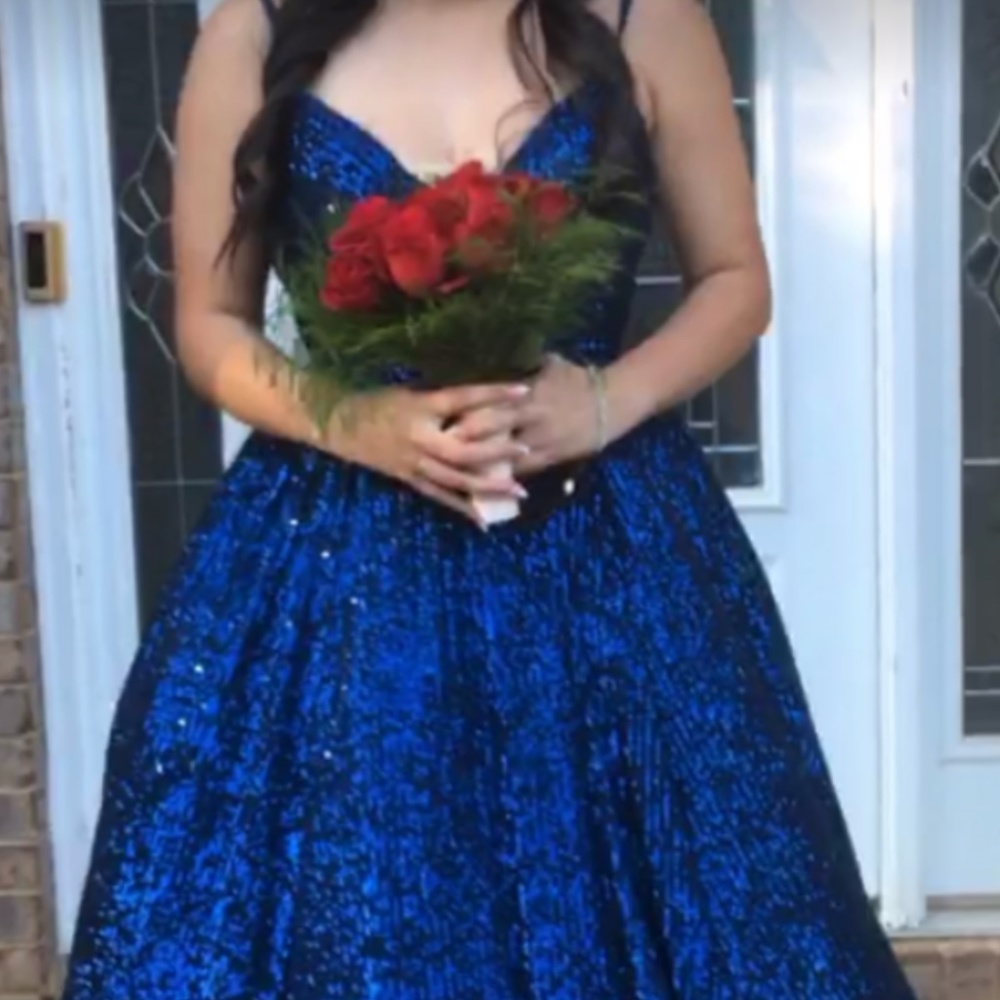 Sherri hill size 4